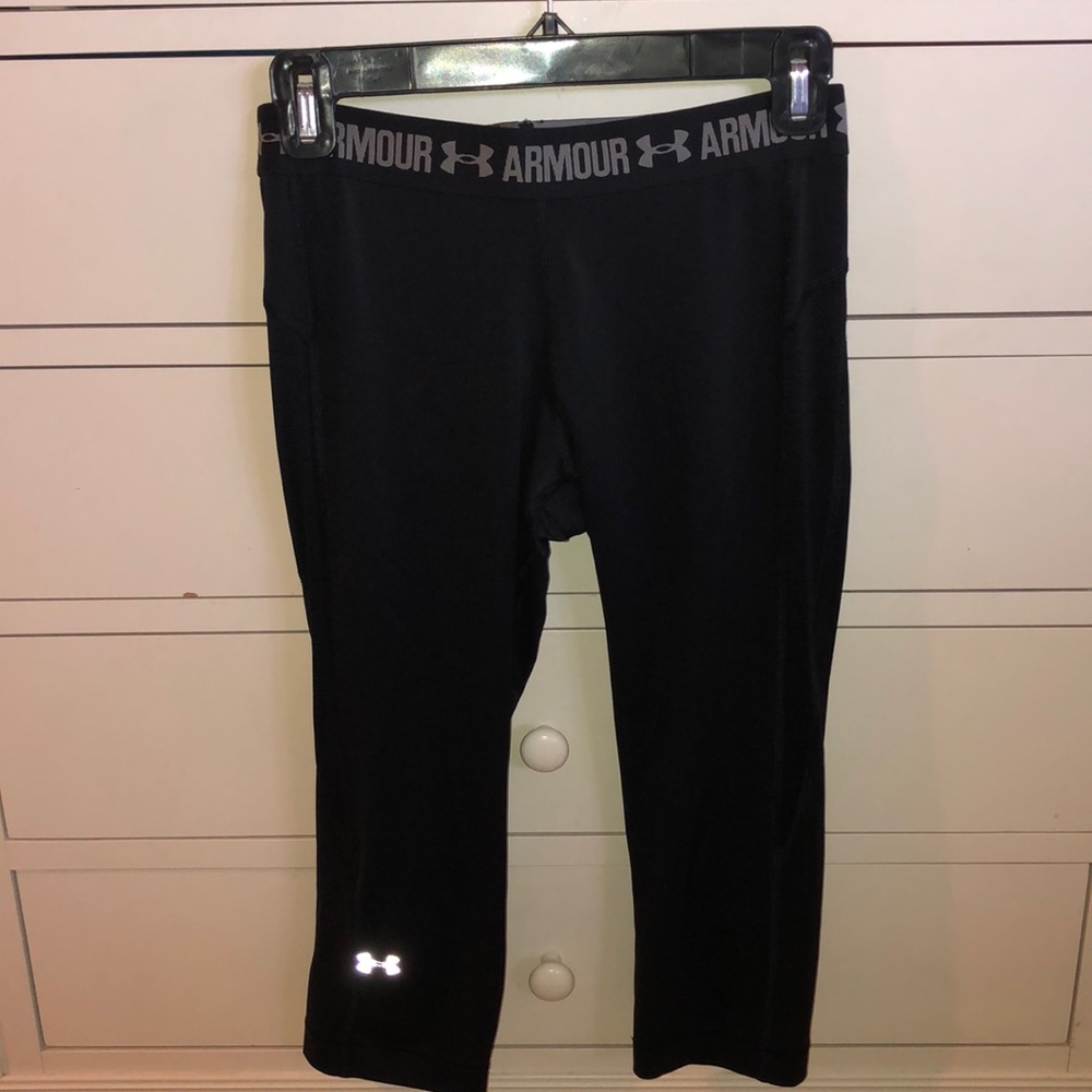 Under Armor Black Cropped Leggings.